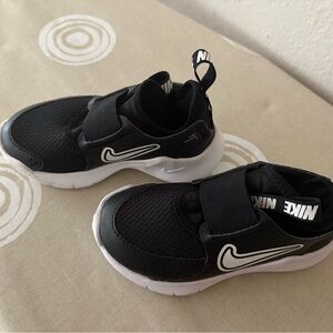 Nike Toddler Black and White Sneakers